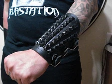 LEATHER OLD-SCHOOL STUDDED BLACK GAUNTLET.DEATH METAL (MDLG0285)....AETERNUS