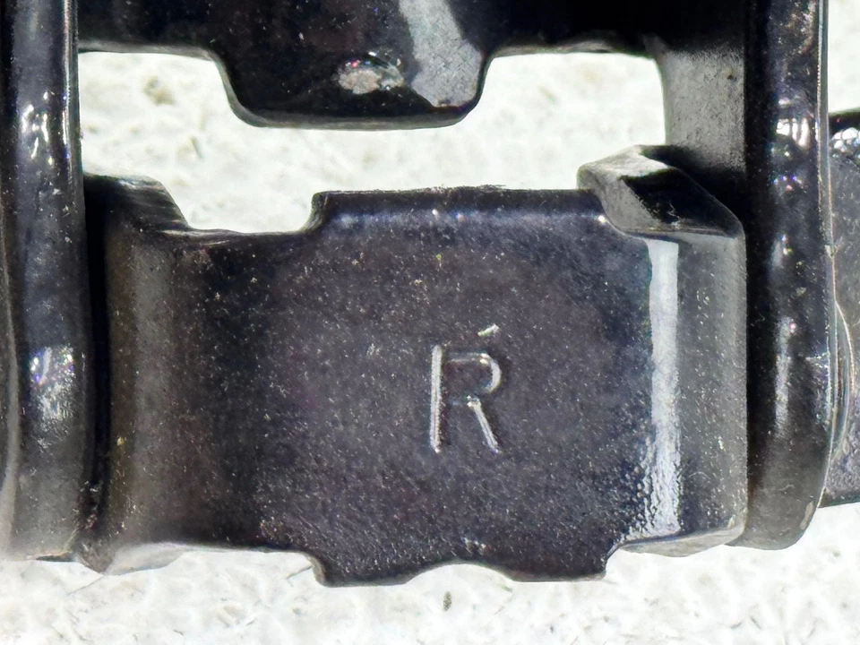 04-15 JUEGO DE 2 BISAGRAS SUPERIORES E INFERIORES PUERTA LADO CONDUCTOR TRASERA IZQUIERDA NISSAN ARMADA OEM Foto 3 de 3