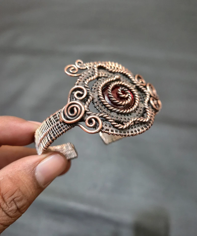 Brazalete ajustable llamativo de labradorita roja envuelto en alambre de cobre para regalo Foto 2 de 4