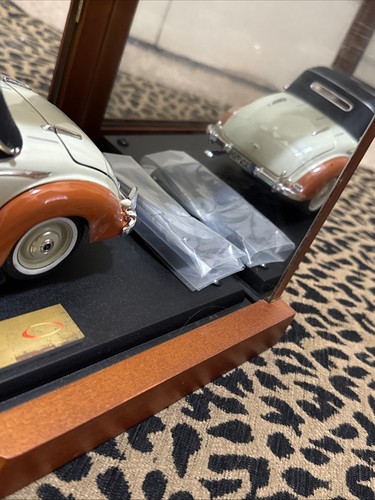 Signature Models 1950 Mercedes-Benz 170S Cabriolet Red 1:18 Scale #18123 - Picture 5 of 8