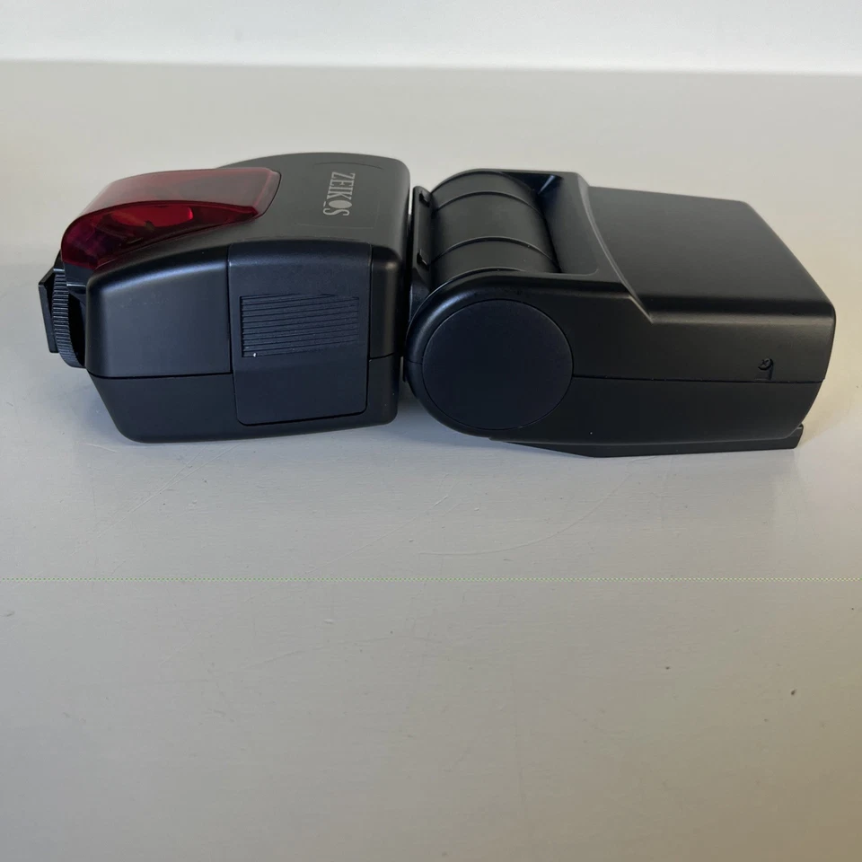 Flash para cámara digital Zeikos Speedlite montaje externo en zapata sin probar Foto 2 de 4