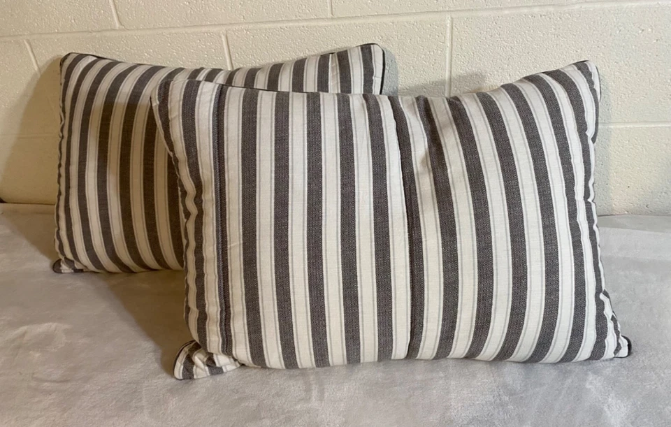 Fundas de almohada estándar acolchadas a rayas grises 100 % algodón orgánico POTTERY BARN Foto 2 de 4