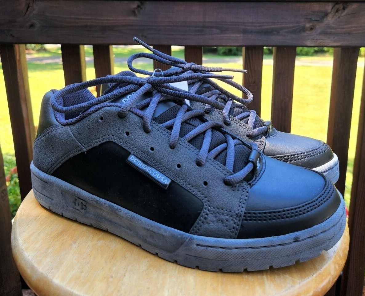 Vintage DC Shoes Mens Size 10 Axel 