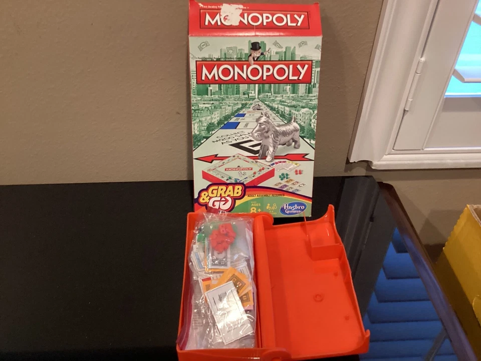 Monopoly Grab and Go Travel Edition COMPLETE Board Game Hasbro Gaming - Image 3 of 3
