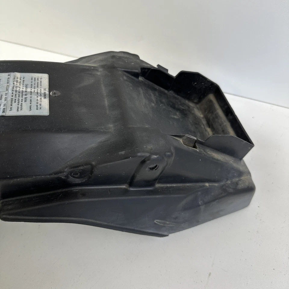 Protector guardabarros bandeja plástico Suzuki GSX750F Katana 1992 63111-20C00 Foto 4 de 4