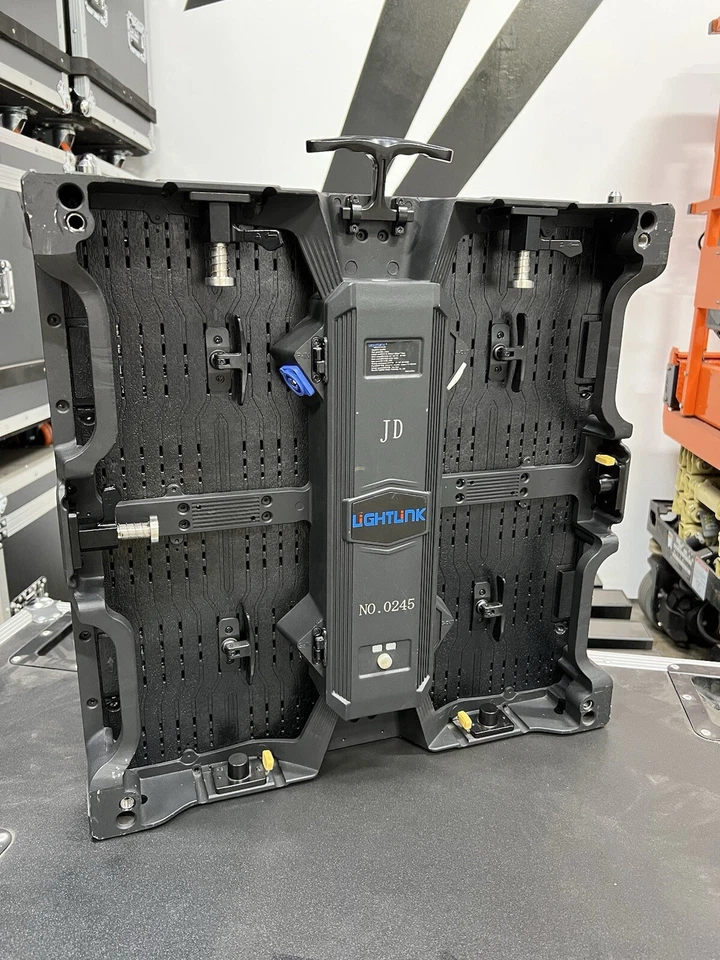 3.91mm Indoor LED Video Wall Tile - 500mm X 500mm Panel NOVASTAR LOT OF 120 PC - Image 3 of 4