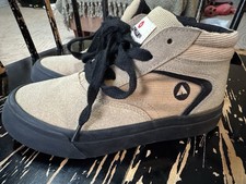 Airwalk Ventura Boys Youth Size 1  Mid Rise  Lace Up Sneaker 