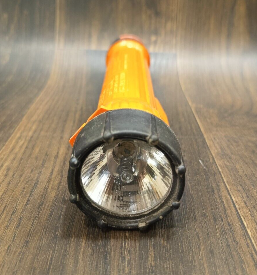 Lampe Torche BrightStar 2224FL étanche Orange - LED, 3 Piles D, Boîte Ouverte