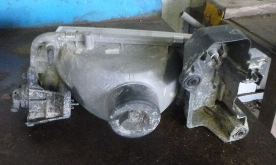 Правая фара для Mazda MPV 4/96-7/99 - Изображение 2 из 2