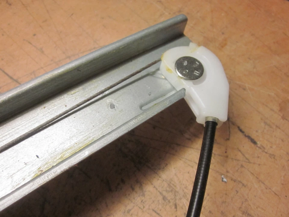 Pontiac Bonneville 2002-05 regulador de ventana eléctrica con motor nuevo en stock Foto 4 de 4