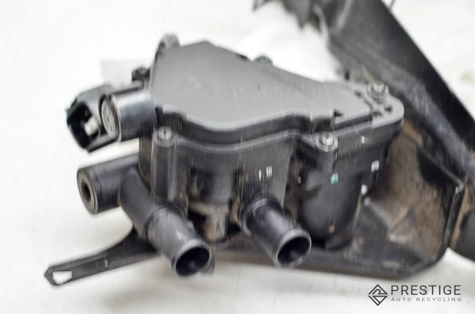 Toyota Mirai 2016-2020 bomba de agua carcasa entrada OEM Foto 3 de 4