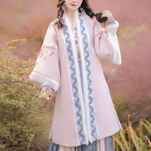 Song Dynasty Outfit Set | Top, Plissee Farbverlauf Maxirock, Lammwollmantel, Gürtel - Bild 4 von 6