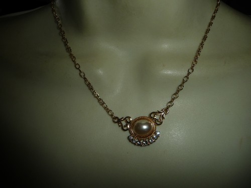 DELIQUET PENDANT FAUX PEARL W RHINESTONES GOLD TONE CHAIN NECKLACE #5/19 - Bild 6 von 6