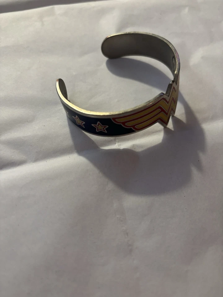 Lote de joyas de Wonder Woman DC Comics incluyendo pulsera Alex y Ani Foto 4 de 4