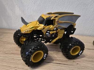 Monster Jam 1:24 Monster Truck Bakugan Dragonoid
