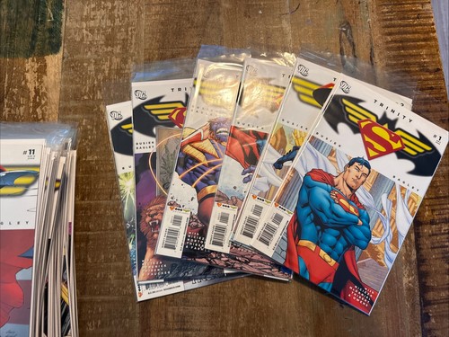 LOTE COMPLETO DE CÓMICS TRINITY (2008) #1-52 DC Batman Superman Wonder Woman casi nuevo - Imagen 2 de 2