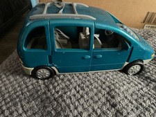 Living Family Teal Green mini van with sounds