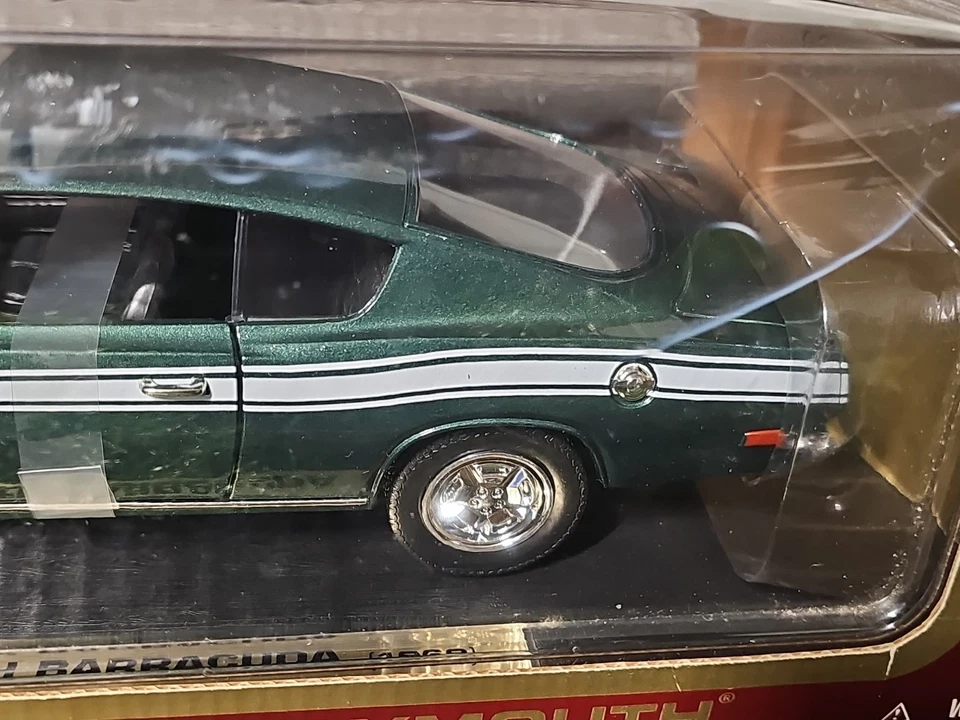 Road Legends 1969 Plymouth Barracuda escala 1:18 coche diecast verde con rayas blancas Foto 3 de 4
