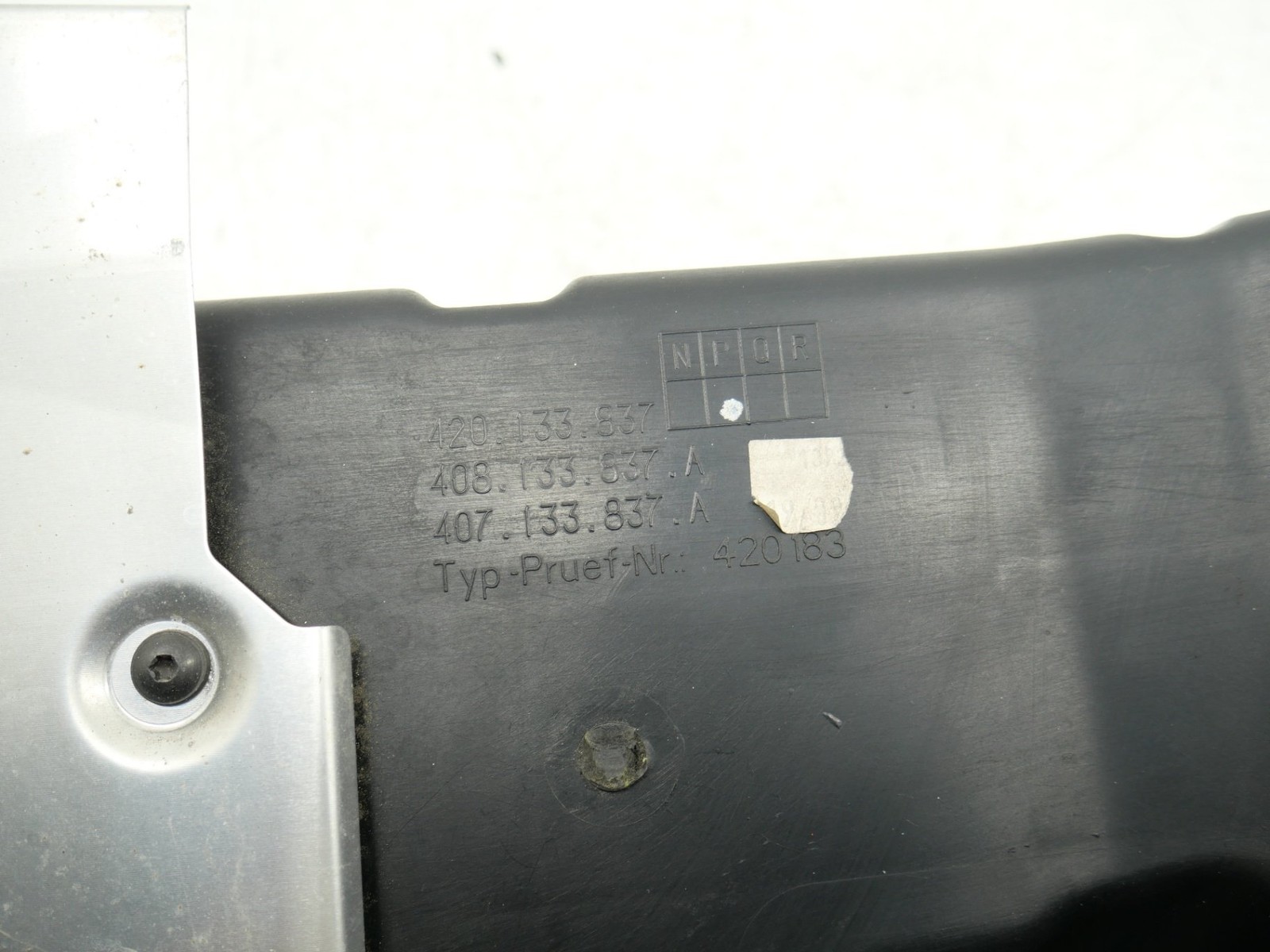 2007-2012 Audi R8 Air Intake Filter Cleaner Housing Box Damage 420133837 OEM