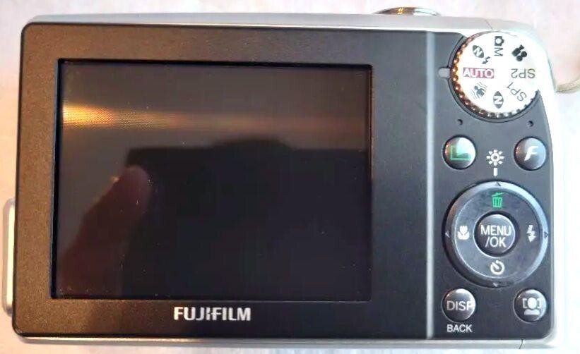 ✨美品✨ FUJIFILM Finepix F40 fd シルバー Fujifilm FinePix F Series F40fd 8.3MP Digital Camera