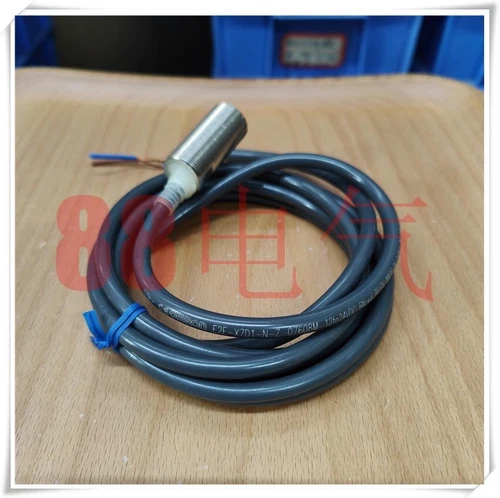 1pcs Used OMRON [Proximity switch sensor] E2E-X7D1-N-Z