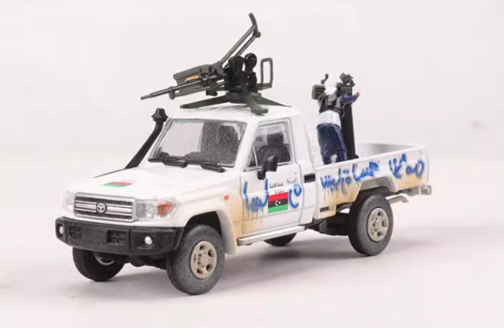 RM 1:64 White LC79 Pickup Truck Accessory Middle East Model Diecast Metal Car