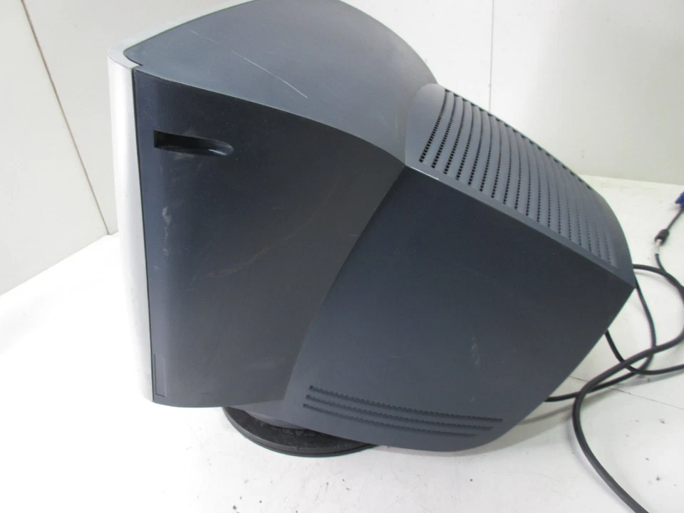 HP v72 Vintage Retro 17" VGA CRT Monitor - Image 3 of 4