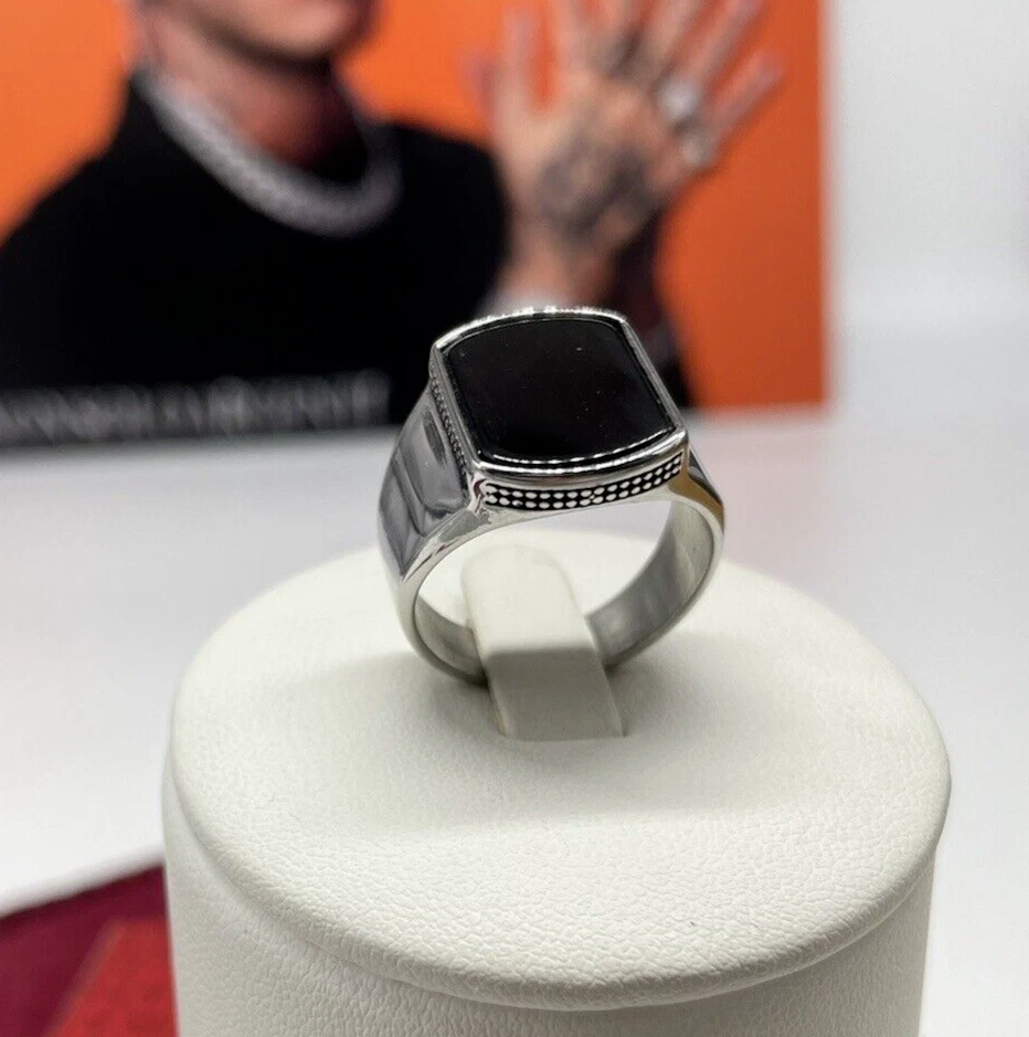 Anello Uomo pietra nera onice rettangolare colore argento acciaio inox Misura 16 - Immagine 4 di 4