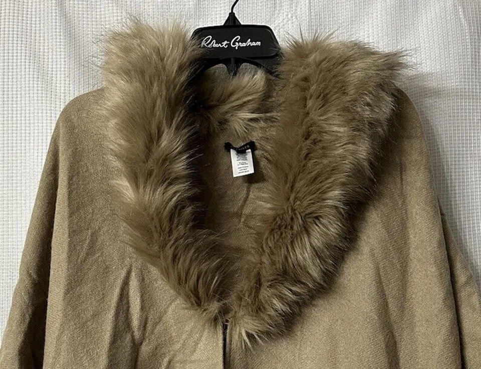 Chal beige con cuello de piel sintética Talbots para mujer talla M/L usado en excelente estado Foto 2 de 4