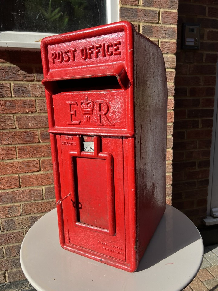 GENUINE ORIGINAL ERII ROYAL MAIL LAMP POST BOX POST OFFICE W/ KEY & DAY