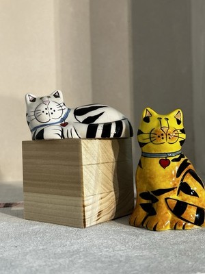 Ceramic Cat Salt & Pepper Shakers Set Yellow & White Collectible