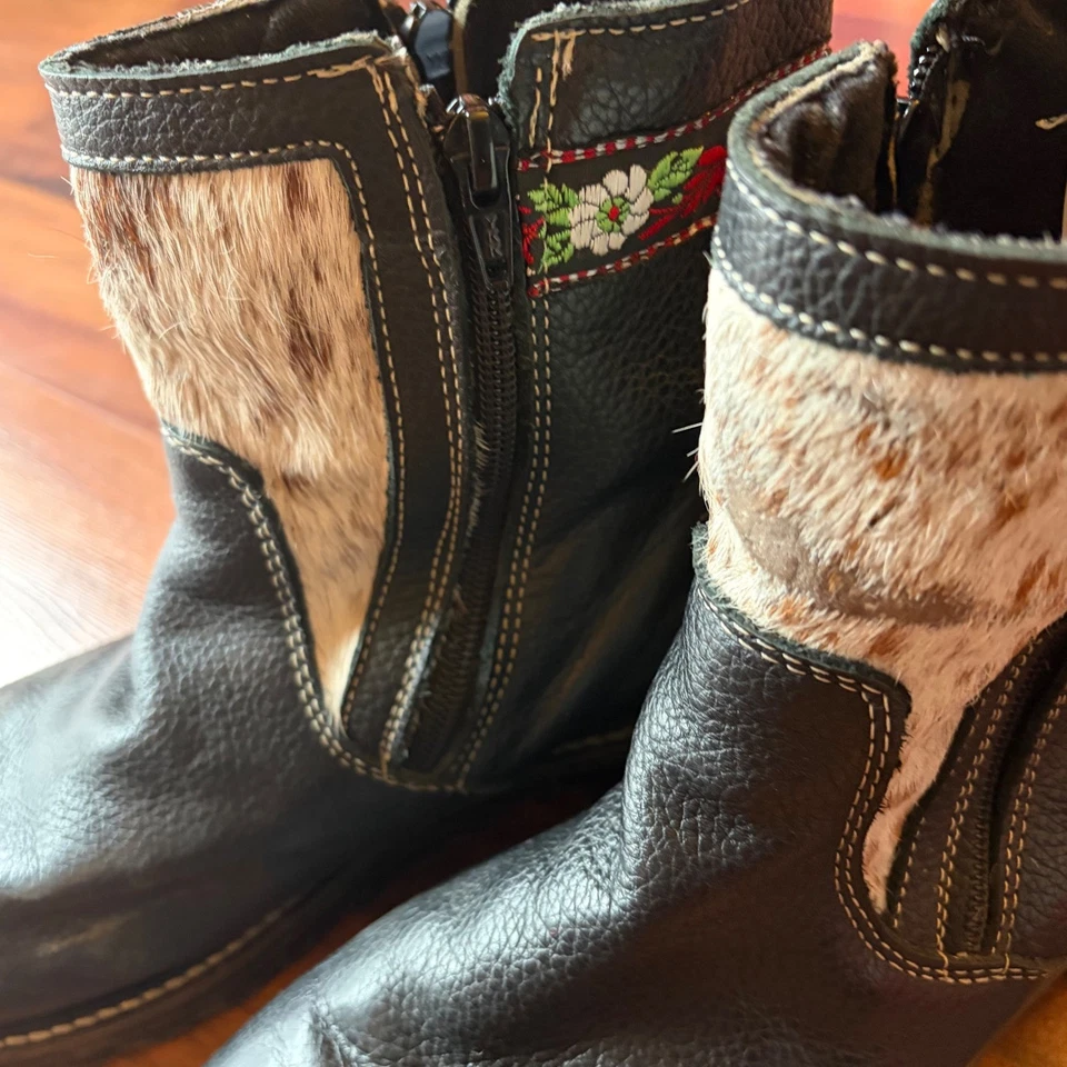 Botines Martino negros de cuero con adornos de piel bordados para mujer talla 11 Foto 2 de 4