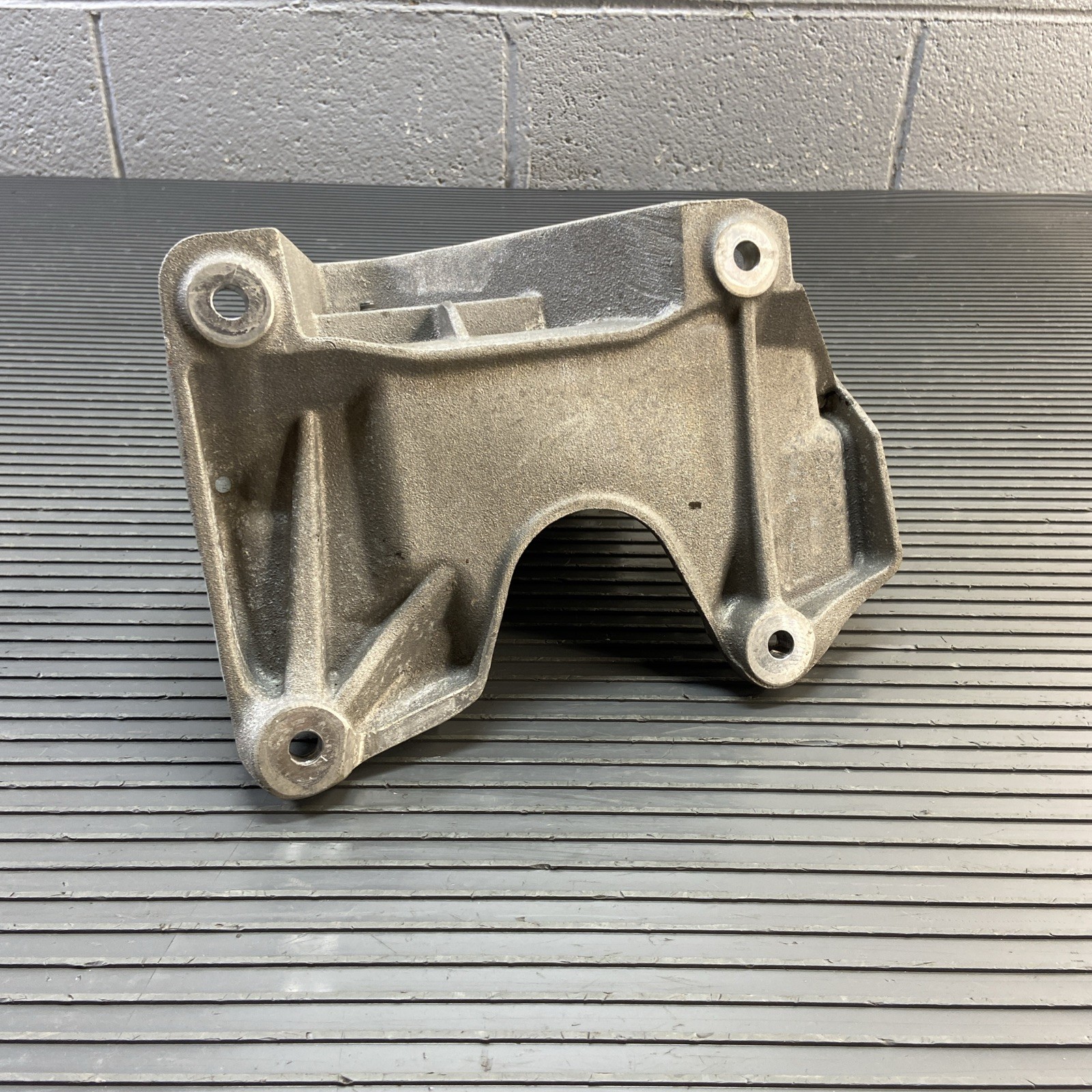 2017-2023 Audi R8 4S Transmission Mount Assembly Support Gearbox OEM 18k Miles