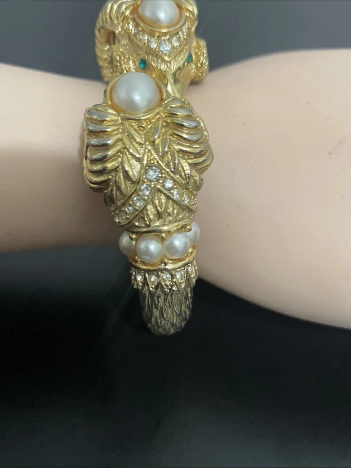 VTG Signed Craft Double Ram Heads Gold Tone Pearl Cabs Cuff Bracelet Green Eyes - Image 4 of 4