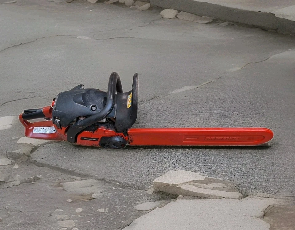 Motosega 50cc Jonsered CS 2250s Accensione Facilitata, Si Regola Senza Chiavi - Immagine 2 di 4