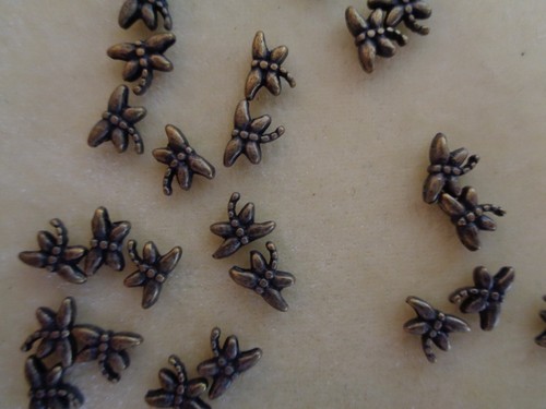 Bead, antique brass-finished  pewter , 8x6mm dragonfly. - Bild 2 von 2