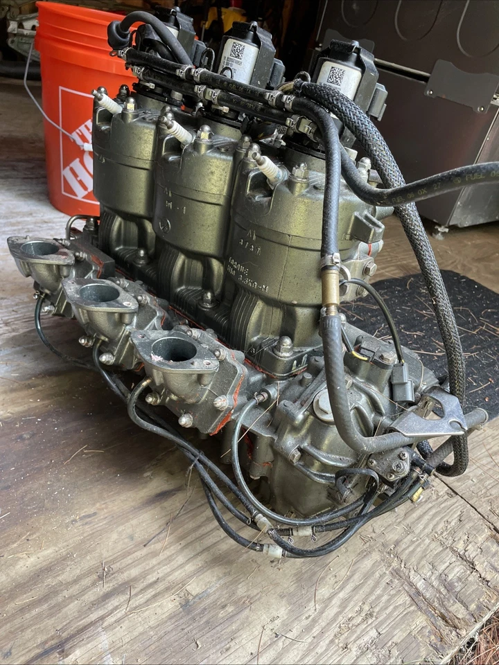 Motor de moto acuática Kawasaki Ultra 130 2001 Foto 3 de 4