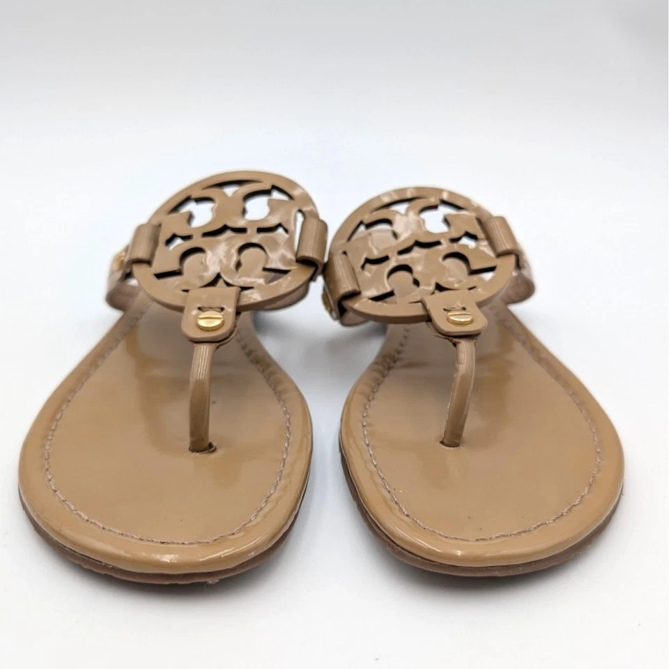 Sandalias de tanga Tory Burch Miller charol para mujer marrón tostado talla US7M EU38 Foto 2 de 4