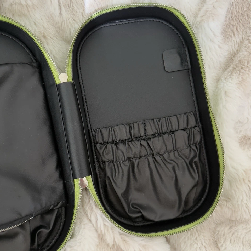 Estuche de brochas de maquillaje de cuero verde limitado - ARTSKILLSTORE x manzana dorada (Rusia) Foto 3 de 4