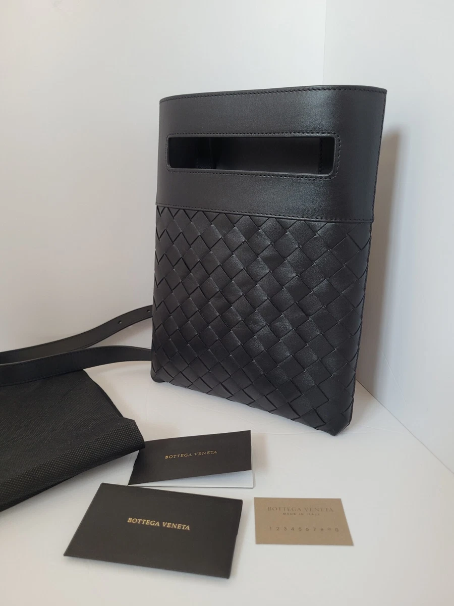 BOTTEGA VENETA Intrecciato leather messenger bag