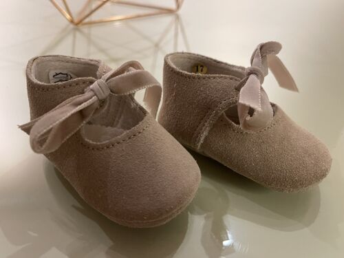 $85 Baby Girls JACADI Paris Sz 17 Tan Suede Leather Crib Infant Shoe - Picture 1 of 10