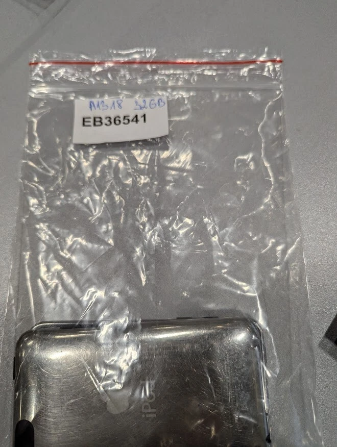 Apple iPod Touch 3rd Gen 32GB A1318 MP3 Musik Spieler Gebraucht Aktiv - Bild 2 von 4