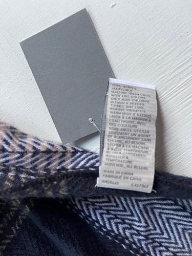 NUEVO CON ETIQUETAS BUFANDA NORDSTROM Rack Tela Escocesa Flecos Clásica Azul Marino Multi 🎁 - Imagen 2 de 2