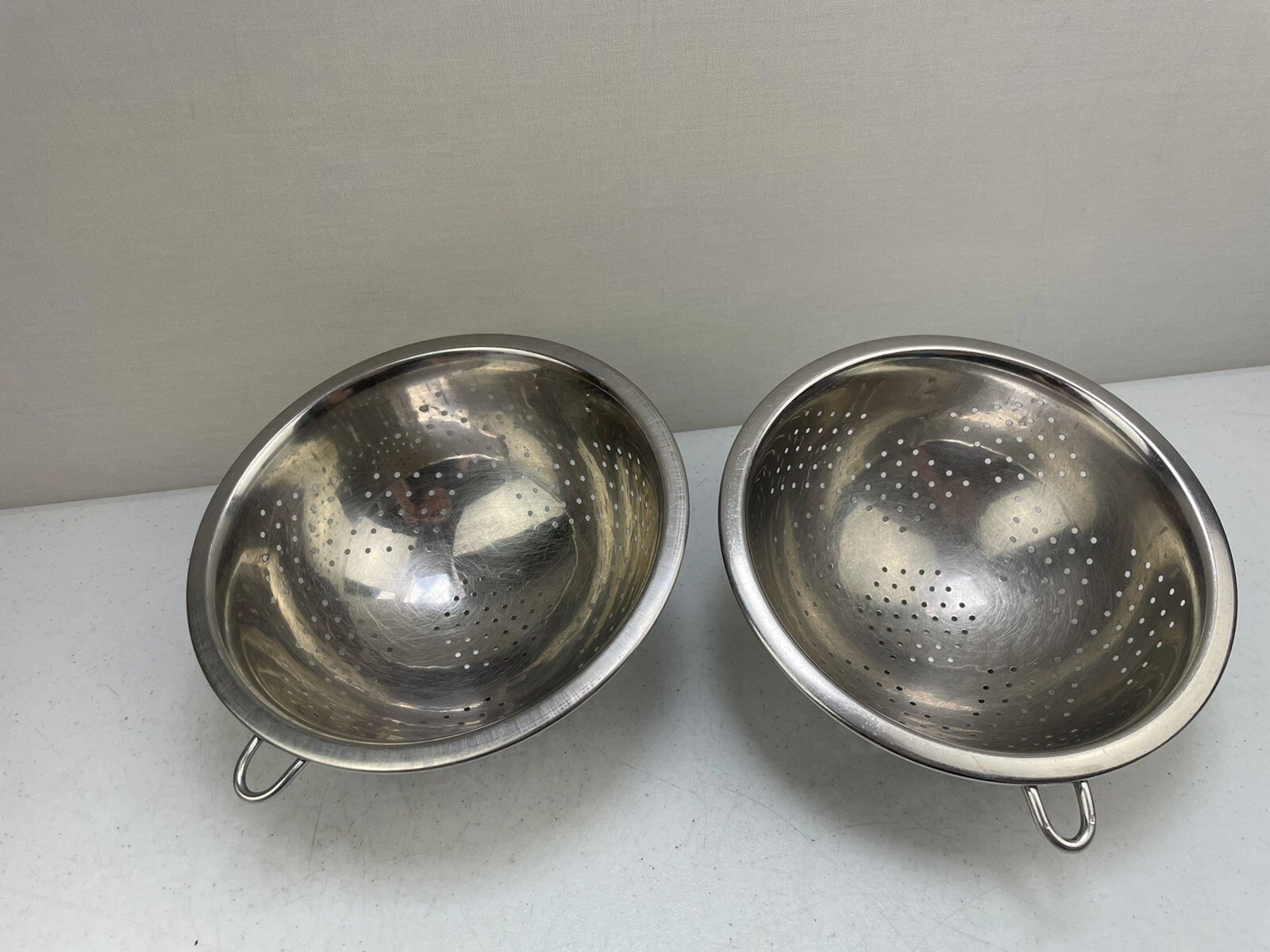 2 STAINLESS STEEL COLANDER SIEVE SIFTER DRAINER WITH HANGING HOOK 20X8 CM VGC