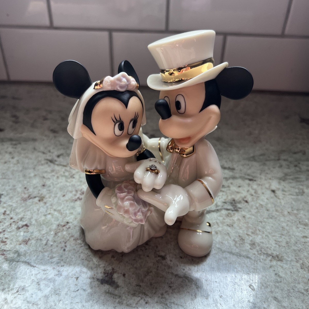 Lenox Disney Showcase Collection Minnie's Dream Wedding Lenox Disney Showcase Collection Minnie's Dream Wedding