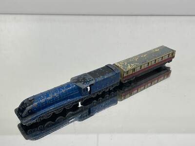 DINKY TOYS 16 A4 MALLARD LOCO LNER EXPRESS PASSENGER SET -L21.5cm- FAIR - 517