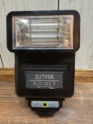 Sunpak Auto 322 D Thyristor Shoe Mount Flash for Nikon FE-EM Turns On PARTS ONLY