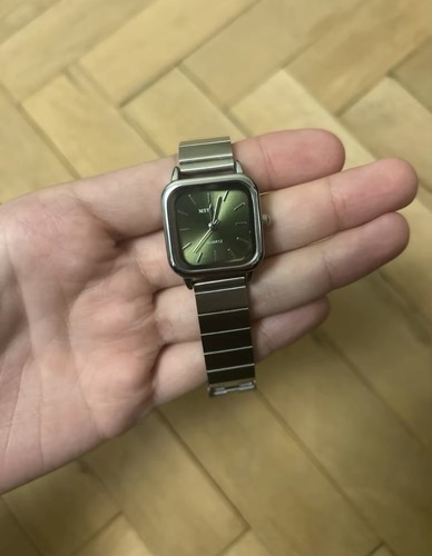 Women’s Green Watch Adjustable Quarts Stainless Steel - Picture 2 of 4