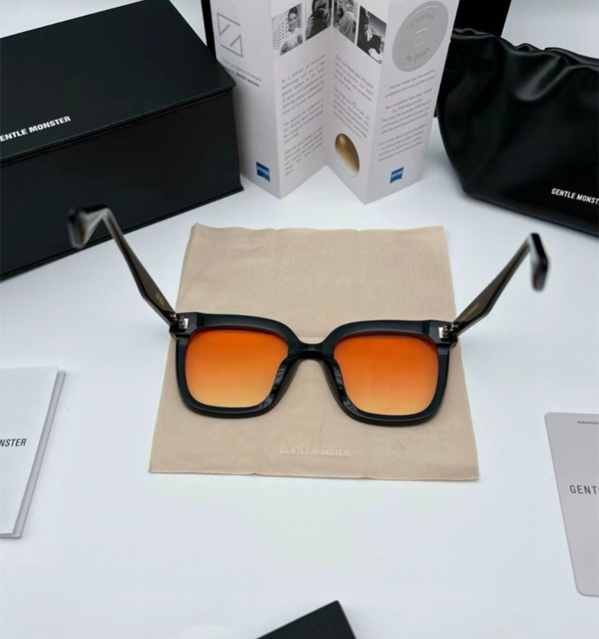 Gentle Monster Square Sunglasses in black acetate Lo Cell 01 Black