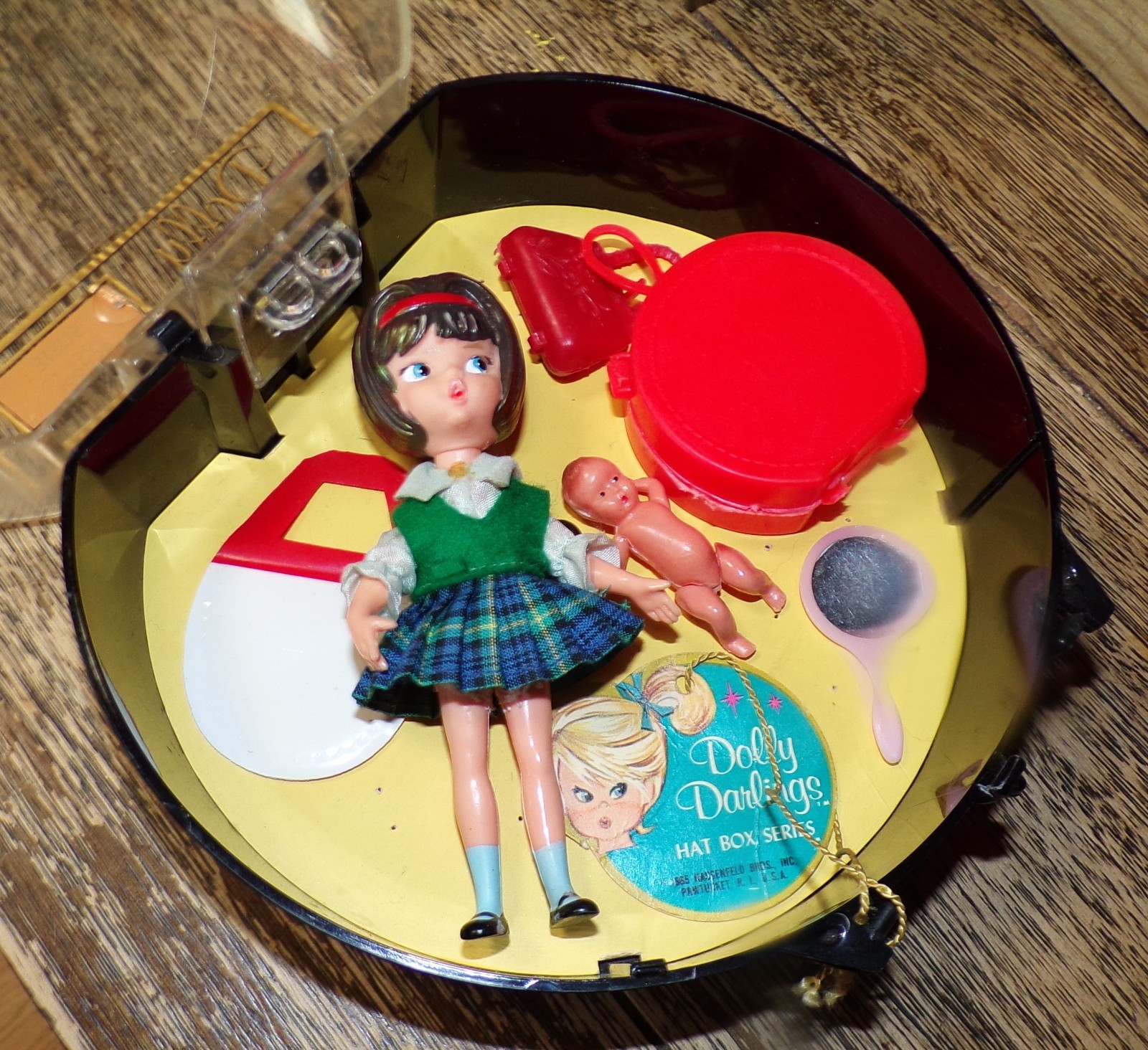 Dolly Darlings Susie Goes to School Hat Box Series Doll,Blonde Doll &Accessories